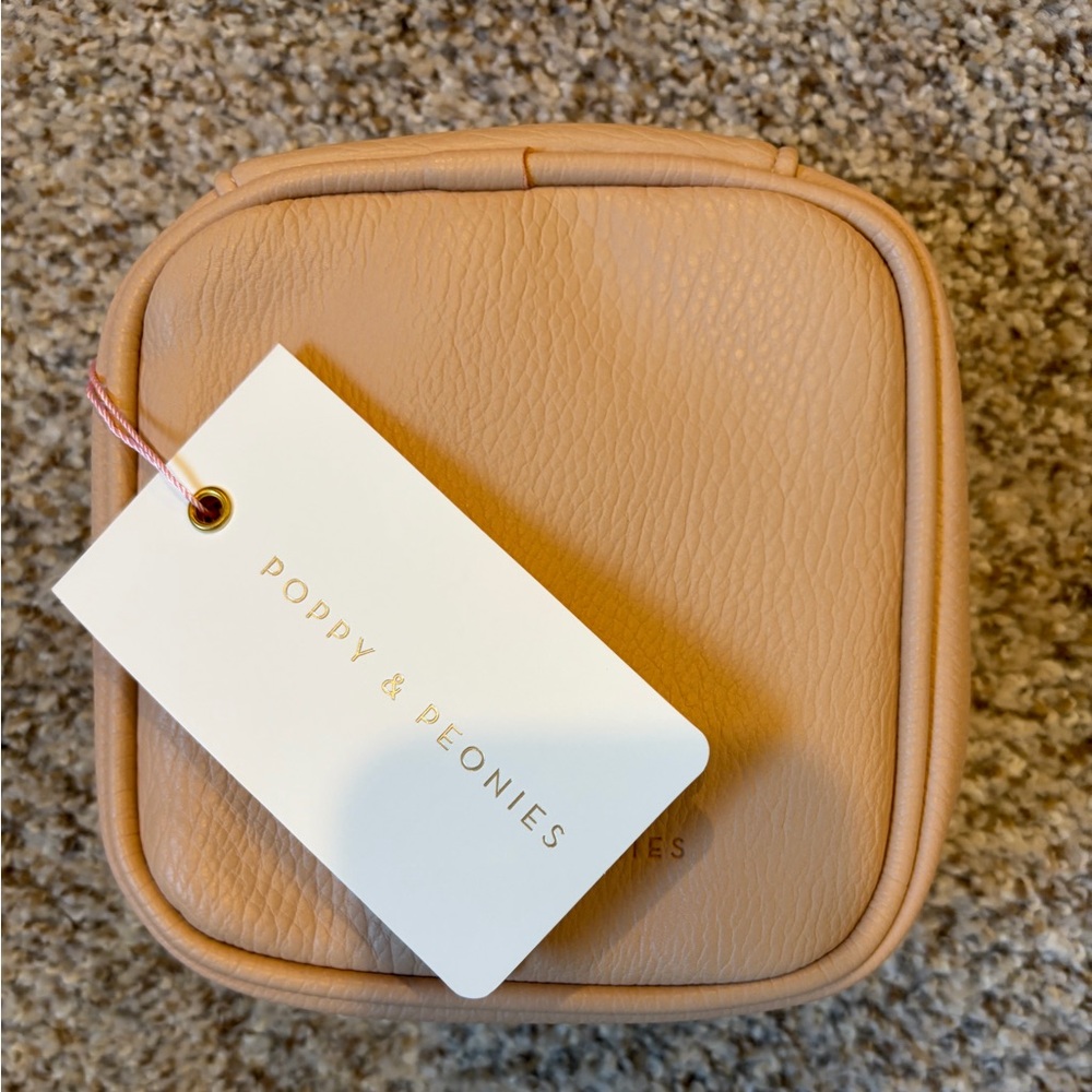 Poppy & Peonies Beige Leather Charger Case